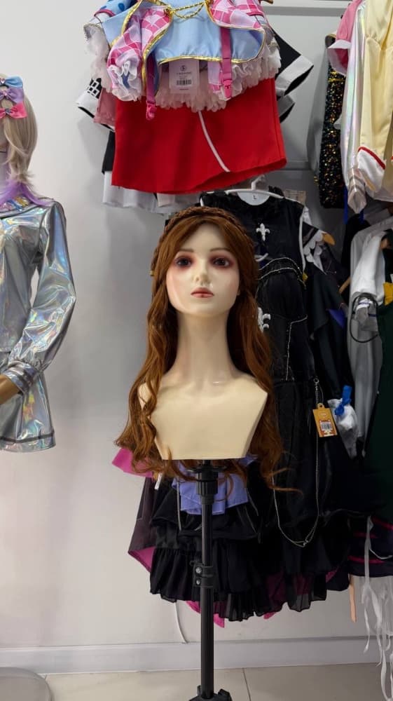 Коричнева перука з косою